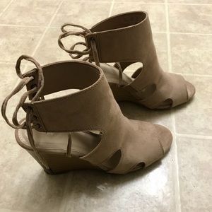 Women’s Tan Suede size 6 Wedge Heel Shoes like New